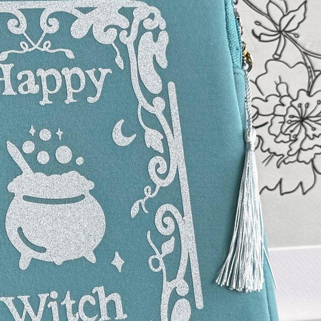 Protection pour IPad 11 ‘’ ou livre A5 « Happy Witch »