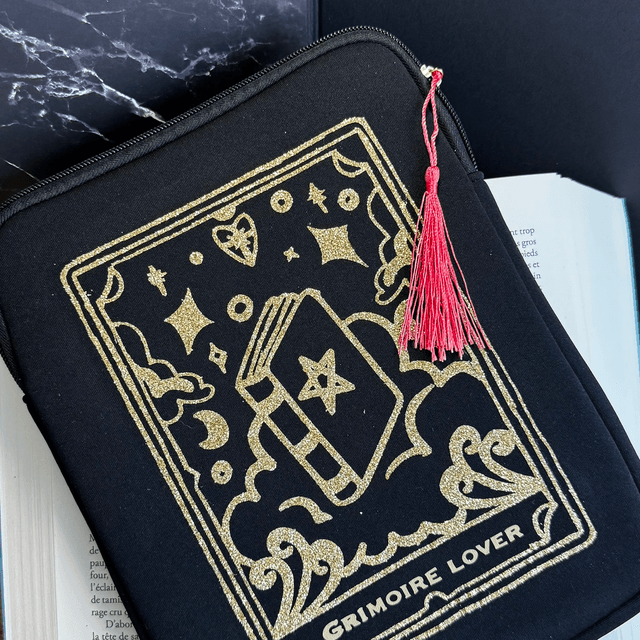 Protection d’Ipad ou livre A5 « Grimoire Lover »